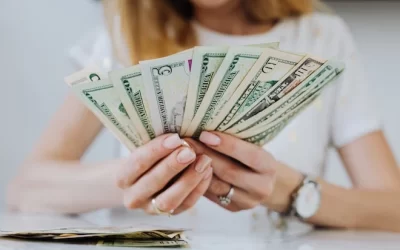 ۱۰ راه برای صرفه جویی در هزینه ها با شرکت روابط عمومی